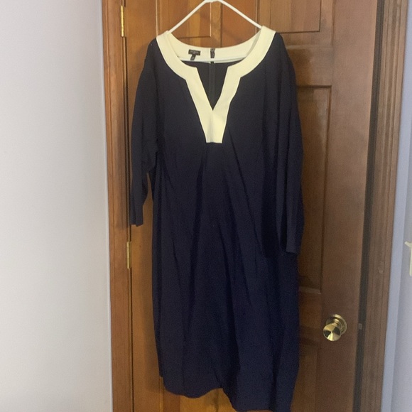 Comfortable yet elegant Talbots navy dress with cream border - Picture 3 of 5